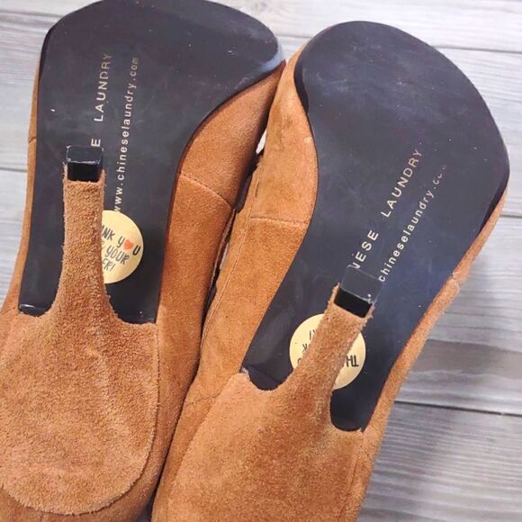 (12-3512)โ ๐ฅ3/$20๐ฅ Chinese Laundry Stone Suede Cammie Pump Sz 8.5 - Picture 7 of 10